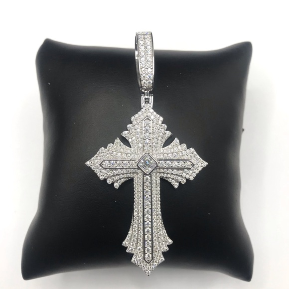 925 Sterling Silver 5.78CT MOISSANITE Cross Pendant